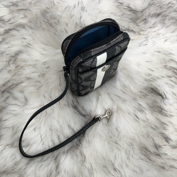 Authentic Coach Wristlet Bag - Picture 9 of 15